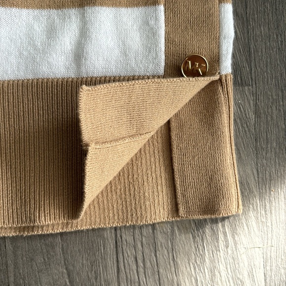 MICHAEL KORS WOMENS STRIPPED KNIT TANK TOP. CREW NECK.  Medium, khaki/white - Picture 5 of 12